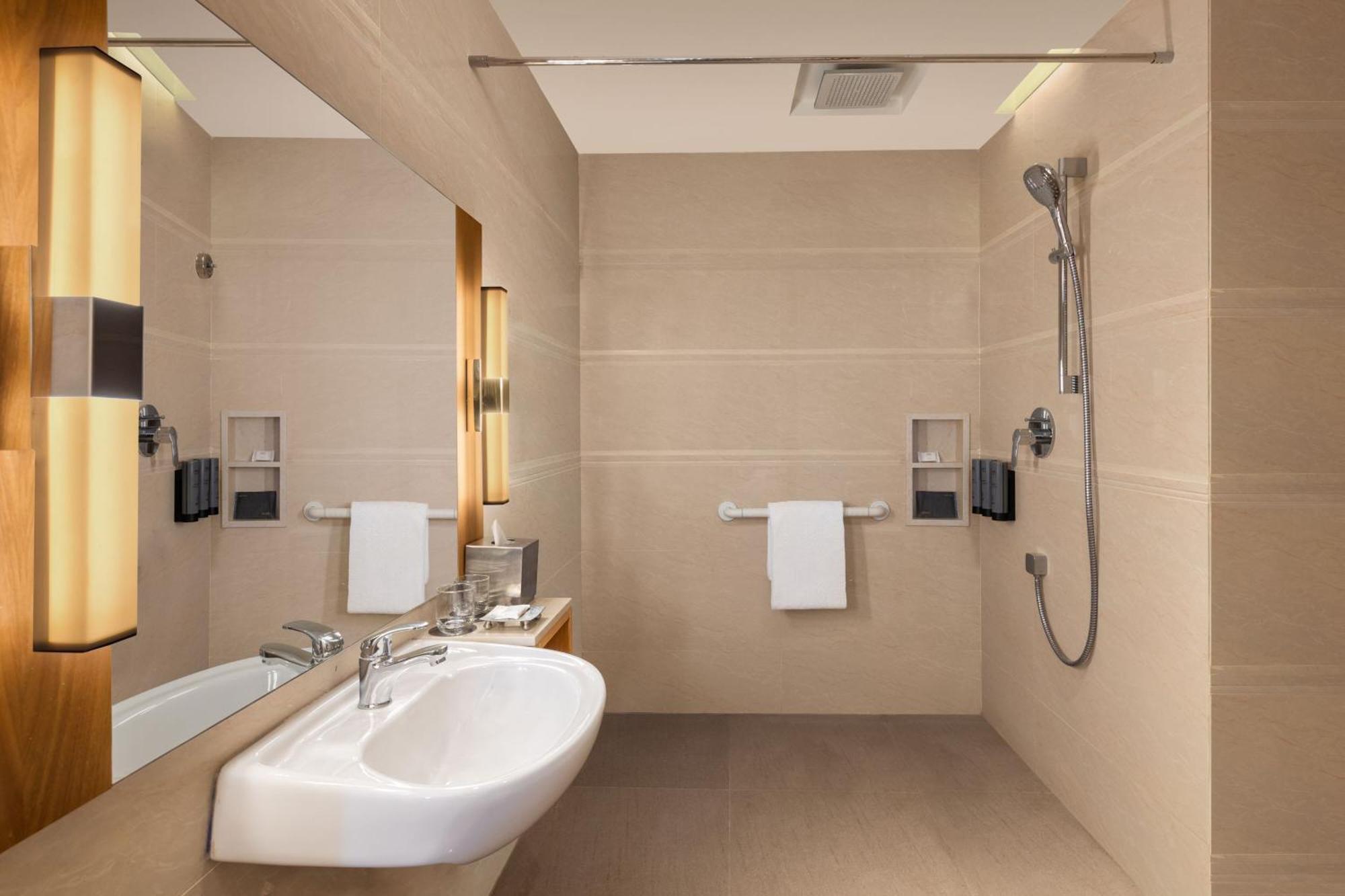 Courtyard By Marriott Tiruchirappalli ภายนอก รูปภาพ